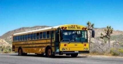 AUXILIAR DE TRANSPORTE ESCOLAR: O GUARDIÃO DO BEM-ESTAR E DA SEGURANÇA DOS ALUNOS