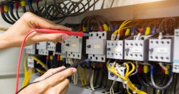 Conceitos Elétricos e Interação com uma Carga Resistiva 